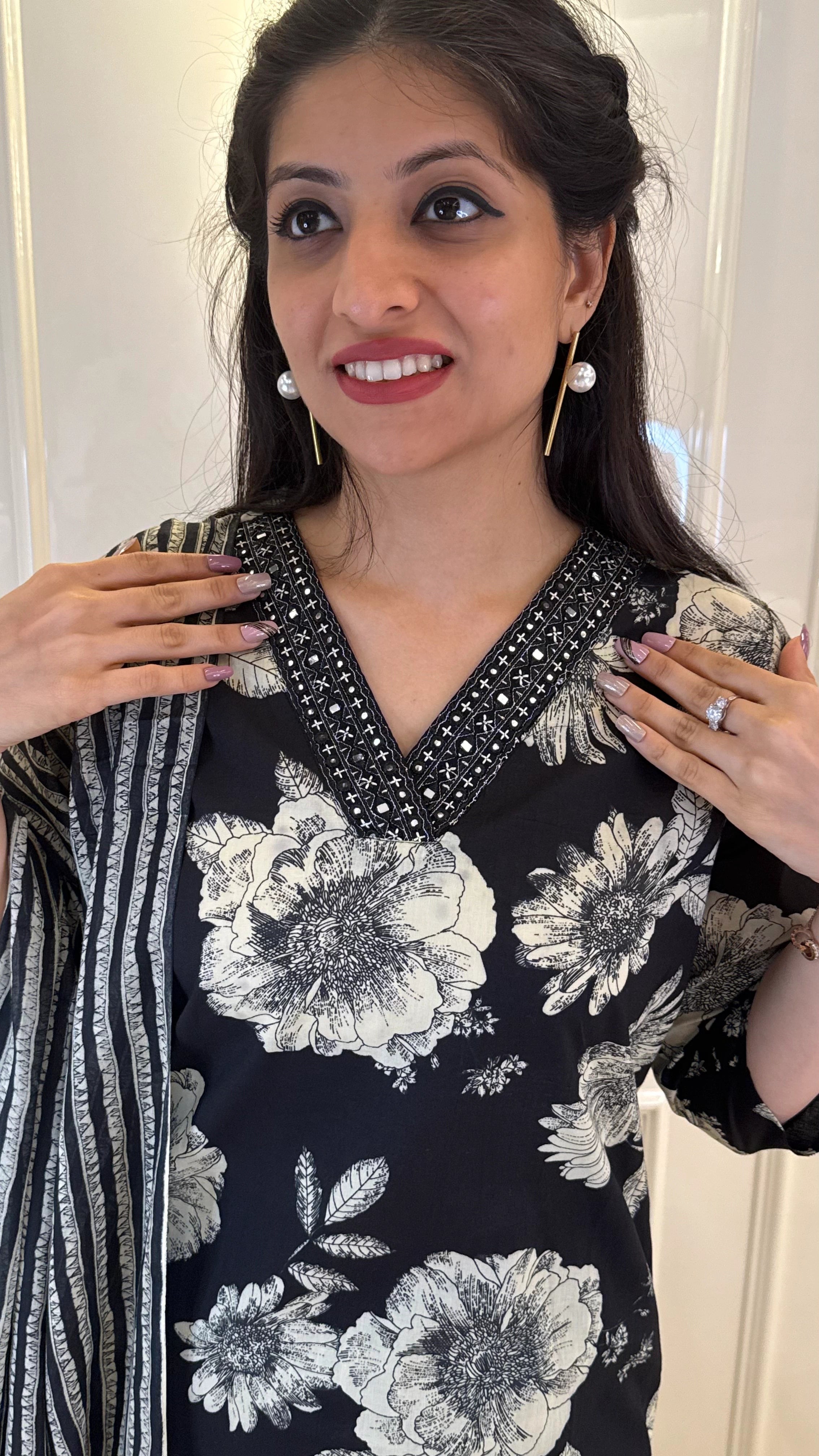 V Neck Black Dupatta Set